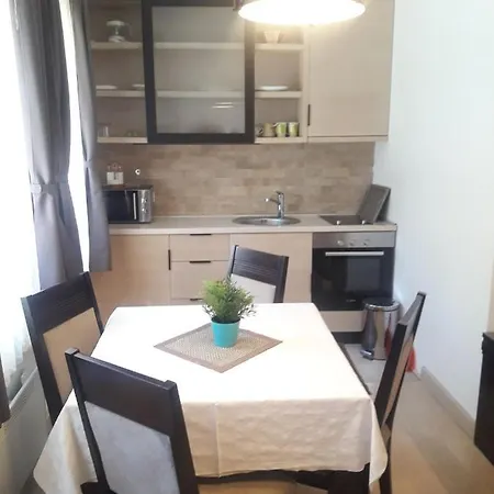 Apartment Kamena 6 *